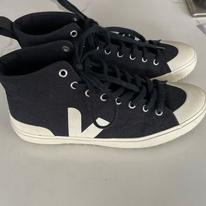 Veja Women’s  Nova organic cotton high top sneaker Size 10 (8.5mens)